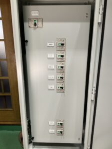 分電盤中扉