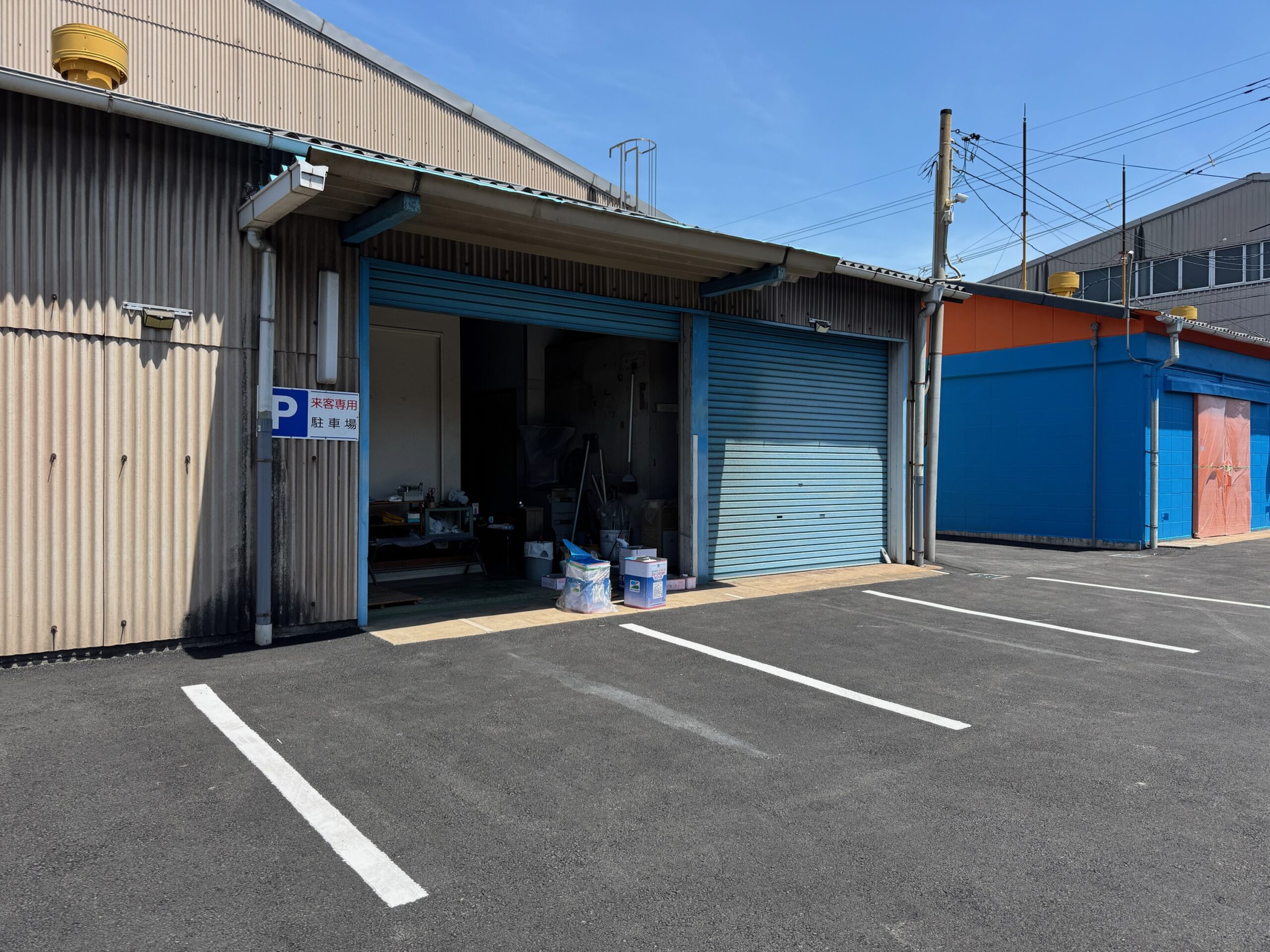 新しく整備されたアイテック電装株式会社の駐車場